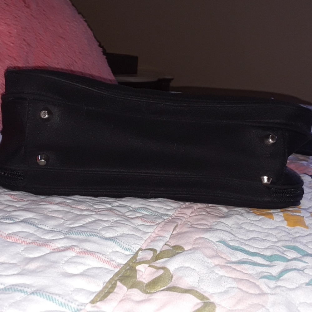 Classic black purse with tons of pockets - Picture 2 of 6